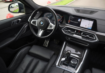 Подержанный автомобиль BMW X6 2021 года (13 фото)