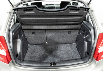 Подержанный автомобиль Skoda Fabia Hatchback 2014 года (15 фото)