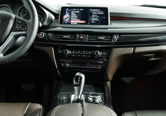 Подержанный автомобиль BMW X5 2015 года (14 фото)