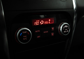 Подержанный автомобиль Suzuki SX4 Hatchback 2012 года (15 фото)