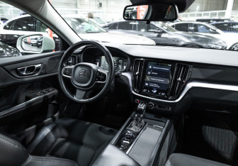 Подержанный автомобиль Volvo V60 Cross Country 2020 года (18 фото)