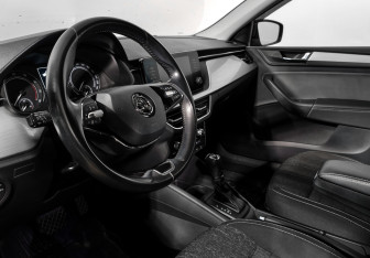 Подержанный автомобиль Skoda Rapid Liftback 2020 года (9 фото)