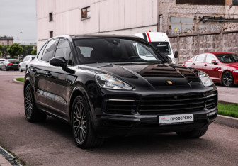 Подержанный автомобиль Porsche Cayenne 2021 года (5 фото)