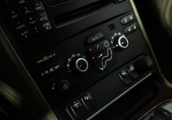 Подержанный автомобиль Volvo XC90 2012 года (16 фото)