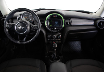 Подержанный автомобиль MINI Hatch 2017 года (9 фото)