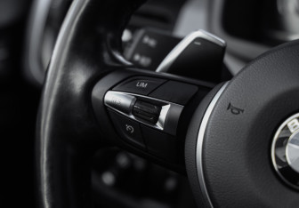 Подержанный автомобиль BMW X5 2016 года (16 фото)