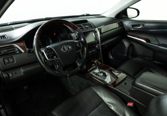 Подержанный автомобиль Toyota Camry Sedan 2012 года (11 фото)