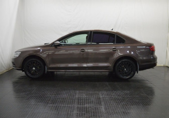 Подержанный автомобиль Volkswagen Jetta Sedan 2016 года (8 фото)