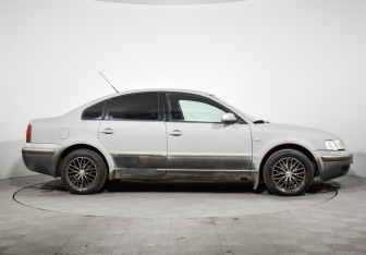 Подержанный автомобиль Volkswagen Passat Sedan 2000 года (4 фото)