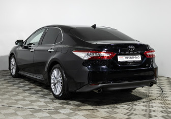 Подержанный автомобиль Toyota Camry Sedan 2018 года (7 фото)