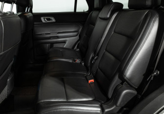 Подержанный автомобиль Ford Explorer 2014 года (10 фото)