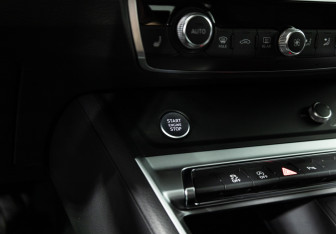 Подержанный автомобиль Audi Q3 2019 года (20 фото)