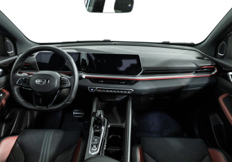 Подержанный автомобиль Geely Coolray 2023 года (15 фото)