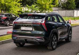 Подержанный автомобиль Geely Atlas 2024 года (7 фото)
