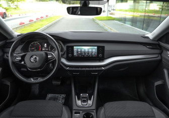 Подержанный автомобиль Skoda Octavia Liftback 2021 года (11 фото)