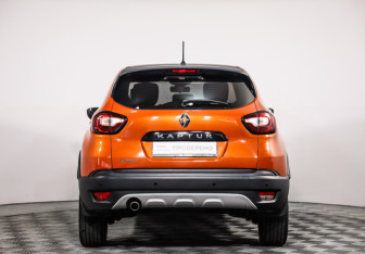 Подержанный автомобиль Renault Kaptur 2017 года (6 фото)