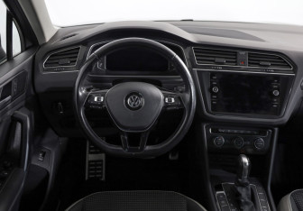 Подержанный автомобиль Volkswagen Tiguan 2019 года (11 фото)