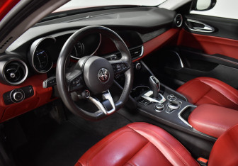 Подержанный автомобиль Alfa Romeo Giulia 2020 года (9 фото)