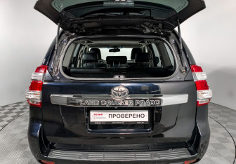 Подержанный автомобиль Toyota Land Cruiser Prado 2015 года (25 фото)