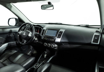 Подержанный автомобиль Mitsubishi Outlander 2007 года (9 фото)
