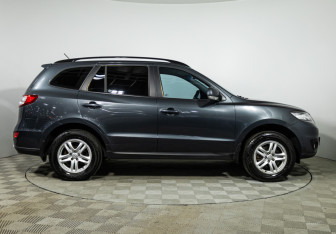 Подержанный автомобиль Hyundai Santa Fe 2012 года (4 фото)