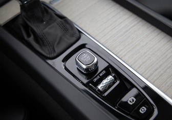 Подержанный автомобиль Volvo XC60 2021 года (16 фото)