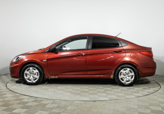 Подержанный автомобиль Hyundai Solaris Sedan 2012 года (8 фото)