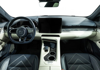 Подержанный автомобиль Zeekr 001 2022 года (13 фото)