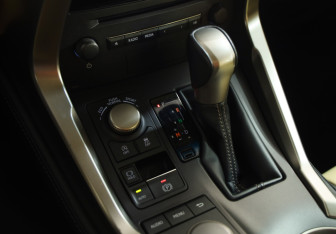 Подержанный автомобиль Lexus NX 2017 года (19 фото)