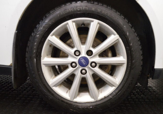 Подержанный автомобиль Ford Focus Hatchback 2017 года (9 фото)