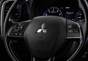 Подержанный автомобиль Mitsubishi Outlander 2016 года (11 фото)