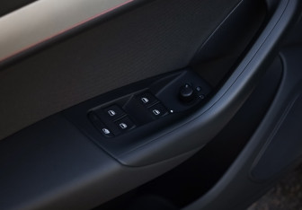 Подержанный автомобиль Audi Q3 2014 года (13 фото)