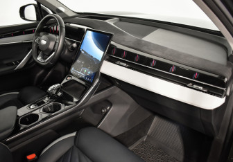 Подержанный автомобиль Geely Atlas 2024 года (14 фото)