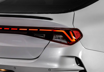 Подержанный автомобиль Kia K5 2020 года (12 фото)