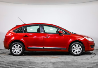 Подержанный автомобиль Citroen C4 Hatchback 2010 года (4 фото)