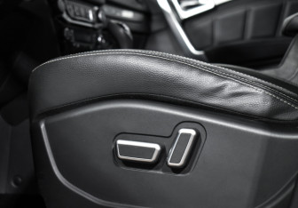 Подержанный автомобиль Geely Emgrand X7 2020 года (11 фото)