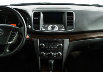 Подержанный автомобиль Nissan Teana 2010 года (14 фото)