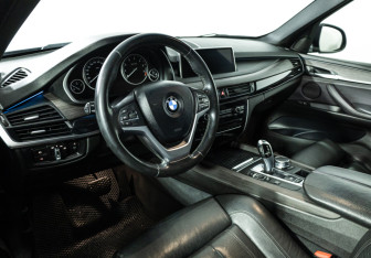 Подержанный автомобиль BMW X5 2017 года (11 фото)