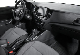 Подержанный автомобиль Hyundai Solaris Sedan 2022 года (13 фото)