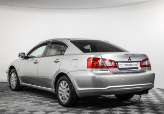 Подержанный автомобиль Mitsubishi Galant Sedan 2008 года (7 фото)