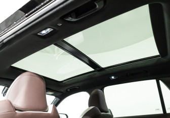 Подержанный автомобиль Geely Monjaro 2023 года (15 фото)