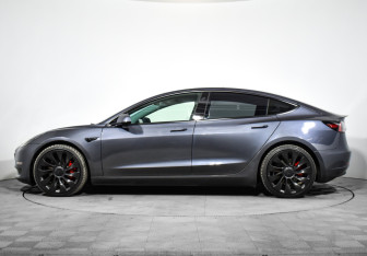 Подержанный автомобиль Tesla Model 3 2023 года (8 фото)