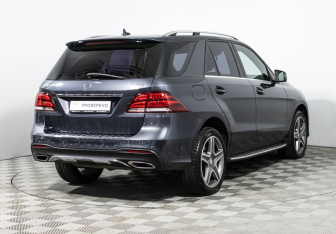 Подержанный автомобиль Mercedes-Benz GLE 2016 года (5 фото)