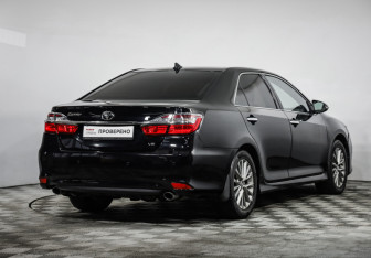 Подержанный автомобиль Toyota Camry Sedan 2017 года (5 фото)