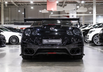 Подержанный автомобиль Nissan GT-R 2011 года (6 фото)