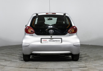 Подержанный автомобиль Toyota Aygo 2006 года (6 фото)
