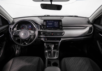 Подержанный автомобиль Kia Seltos 2021 года (10 фото)