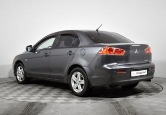 Подержанный автомобиль Mitsubishi Lancer Sedan 2008 года (7 фото)