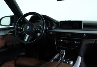 Подержанный автомобиль BMW X5 2017 года (13 фото)