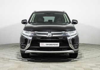 Подержанный автомобиль Mitsubishi Outlander 2016 года (2 фото)